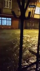 Esenyurt'ta evleri su bastı