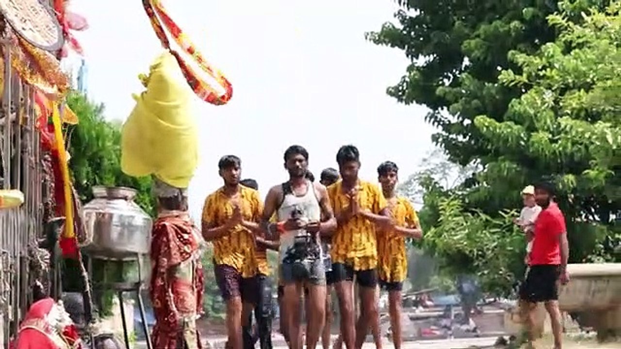 कभी घर निर्धन के भी आजा             हिंदी गाना