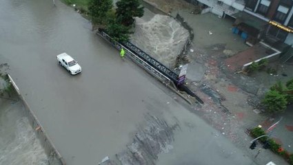 Sağanak sonrası İstanbul ve Ankara'da birçok ev ev iş yerini su bastı