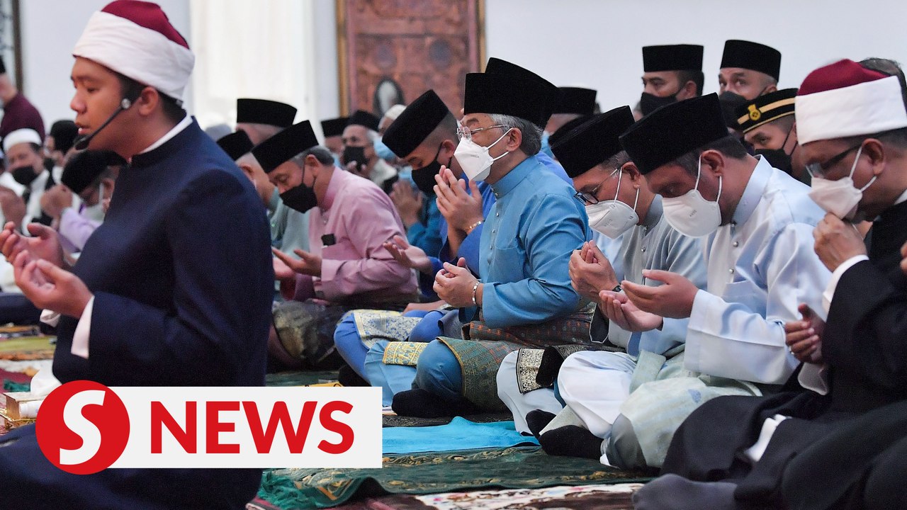 King, Queen perform Aidiladha prayers at Kuantan's Tengku Ampuan Afzan Mosque