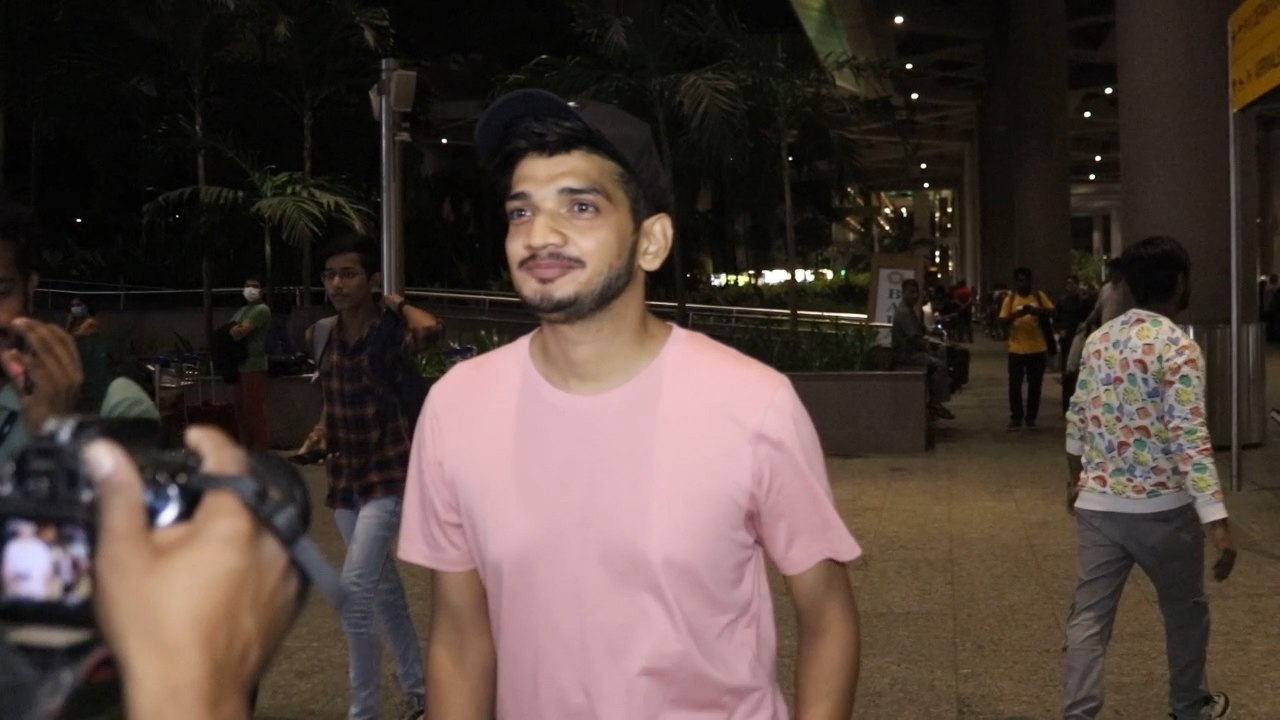 Munawar Faruqui Spotted | Munawar Faruqui | Munawar spotted at airport | Munawar Faruqui GF Nazila