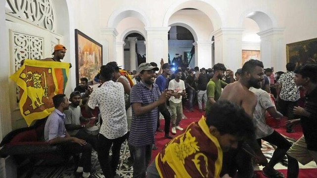 Sri Lanka crisis: Presidential palace turns to 'tourist spot' for protesters