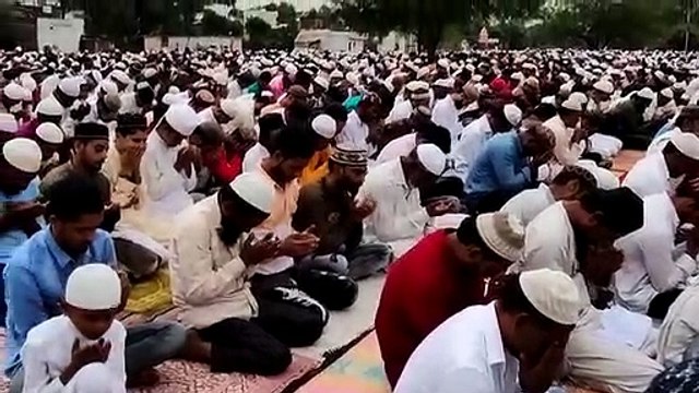 ईद उल अज़हा की अदा हुई नवाज़, शहरवासियों ने एक दूसरे को दी मुबारकबाद
