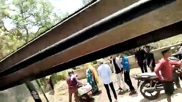 Video Story- इस पहाड़ी घाट से नीचे उतर रही थी बस, अचानक मोड़ पर अनियंत्रित होकर पलटी, 20 घायल