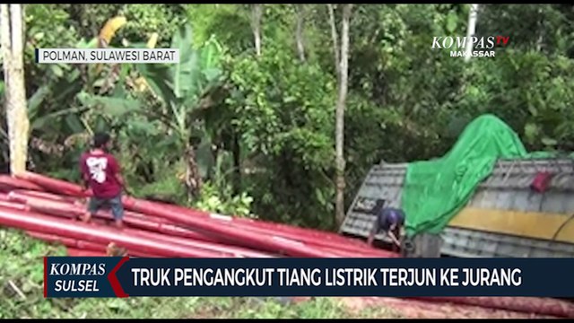 Truk Pengangkut Tiang Listrik Terjun Ke Jurang di Jalan Poros Penghubung Polewali Mandar- Mamasa