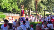 Visita de la Comparsa de Gigantes y Cabezudos a la Meca en San Fermín