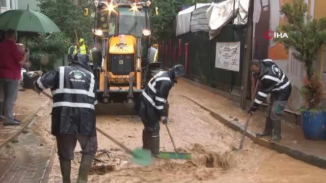 Ev ve işyerlerini su bastı, araçlar ilerlemekte zorluk çekti