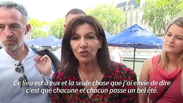 Paris Plages déplie parasols et transats pour son édition 2022