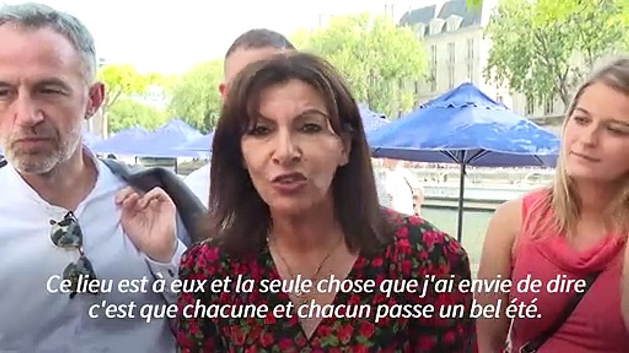 Paris Plages déplie parasols et transats pour son édition 2022