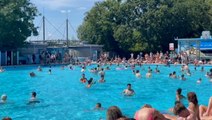 Londoners cool off during heat wave