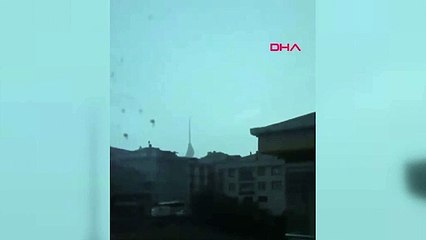 Çamlıca Kulesine yıldırım düştü! O anlar kameralara yansıdı