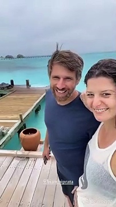 Maria Botelho Moniz publica fotos com o namorado em férias de luxo.