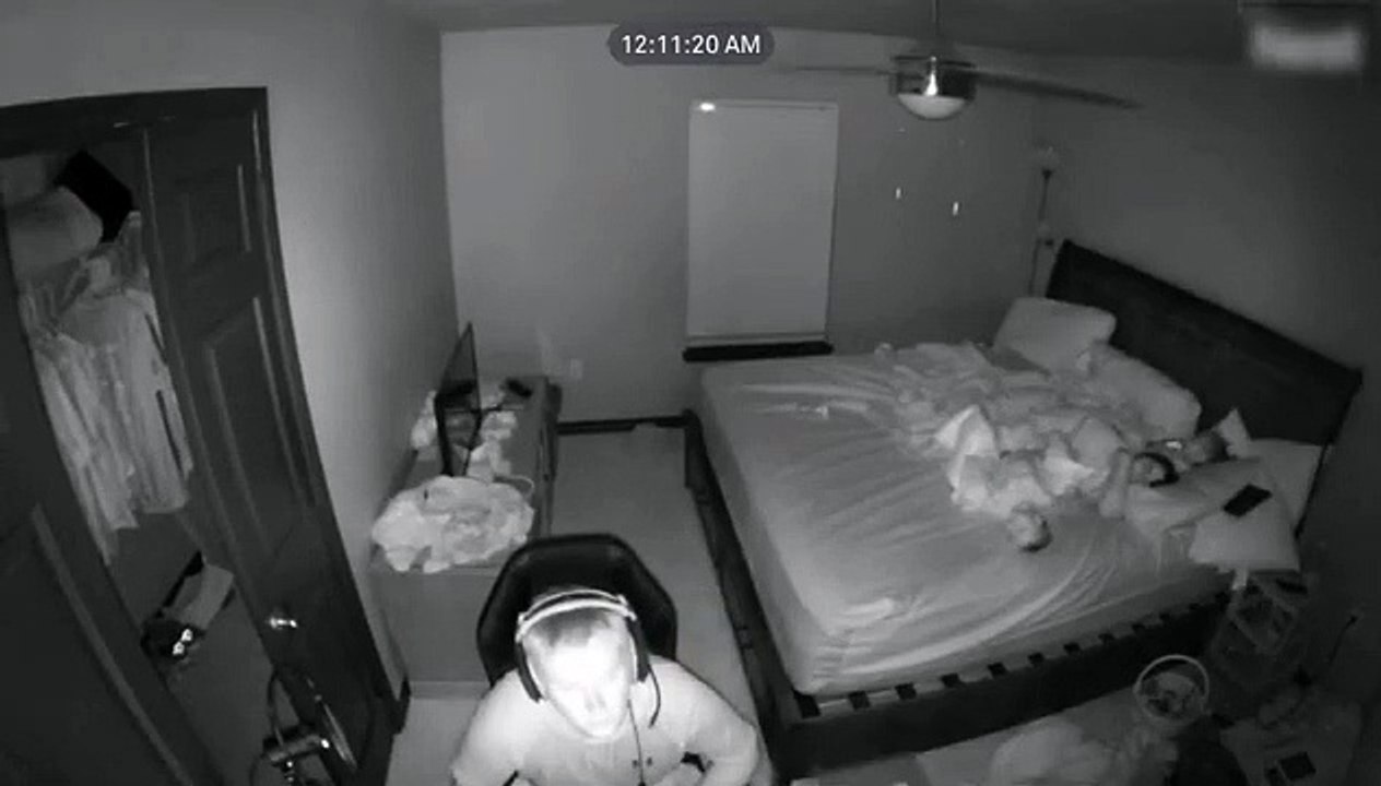 Ce papa va avoir un réflexe incroyable pour rattraper son bébé