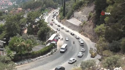 Son Dakika | Ölüdeniz yolunda trafik tıkandı, plajlar doldu