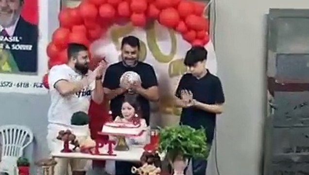 Momento em que petista morto em Foz do Iguaçu celebra o aniversário de 50 anos