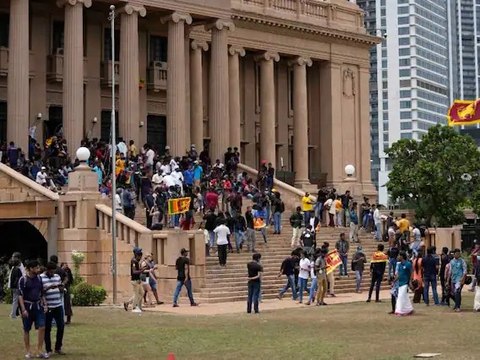 श्रीलंका के राष्ट्रपति भवन के हालात की तस्वीरें देखिए । Sri Lanka Economic Crisis