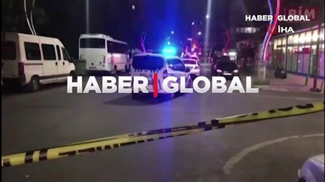 Çocukların kavgasına büyükler dahil oldu! Taş, sopa ve sandalyeler havada uçuştu
