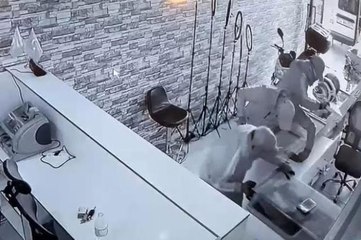 Kar maskeli 5 hırsız 700 bin TL'lik soygun yaptı