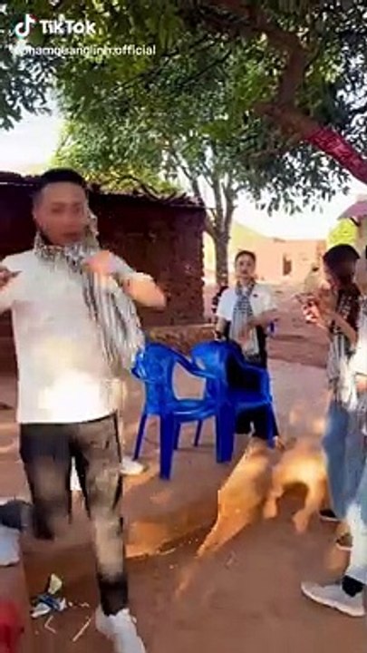 Quang Linh Vlog rủ Thùy Tiên quay chiếc clip đầu tiên up lên TikTok