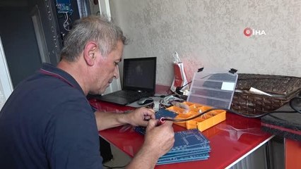 Vanlı öğretmen boy ve kilo ölçen cihaz üretti