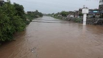 RAWALPİNDİ - Pakistan'da muson yağmurları sele neden oldu