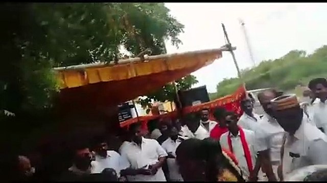 விருதுநகரில் மனு அளிக்க வந்த பெண்ணை தாக்கிய அமைச்சர் - வீடியோ