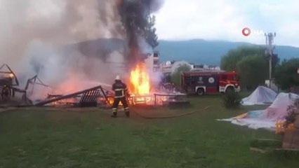 Eğlence kasabası 'Kovboy Park' alev alev yandı