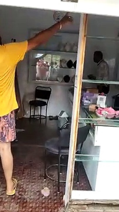 15 kg silver and 10 tola gold jewelery stolen from jewelery shop