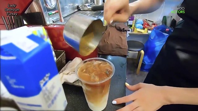 [Türkçe Altyazılı] Seohyun, Doğum Günü Etkinliği için Kahve Yapmayı Öğreniyor!!