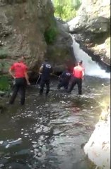 ARKADAŞLARIYLA PİKNİĞE GİTTİ, ŞELALEDE BOĞULDU