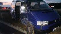 Son dakika haberleri | Konya'da minibüsle otomobil çarpıştı: 7 yaralı