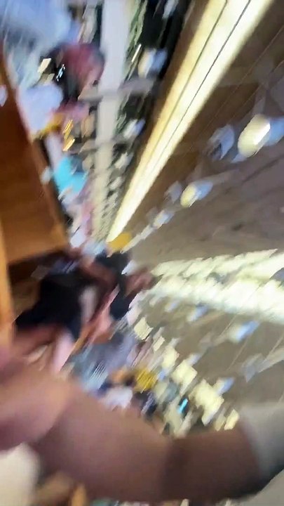 Screaming at the Lisbon Market