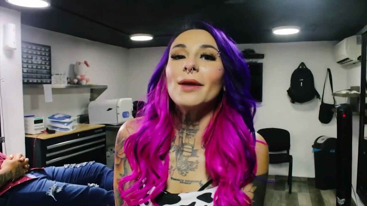 ¡IMPACTANTE!  Se cortan la lengua en pleno programa