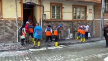İstanbul'da su basan ev ve iş yerlerinde temizlik sürüyor