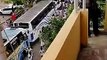 VIDEO: पलनीस्वामी व पन्नीरसेल्वम के समर्थक भिड़े, एक दूसरे पर किया पथराव, पुलिस ने किया लाठीचार्ज