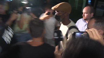 Dembélé aterriza en El Prat tras llegar a un acuerdo con el Barça hasta 2024