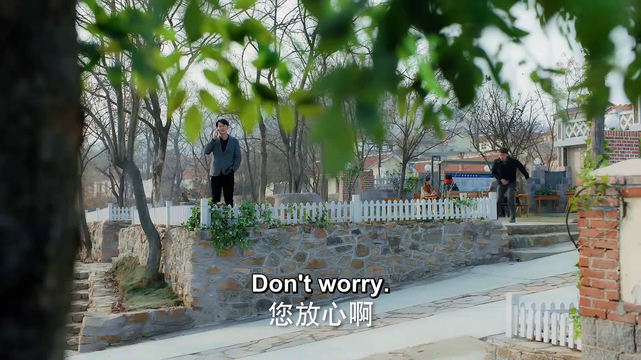 Le directeur du village a abandonné le secrétaire derrière son dos et a utilisé des astuces astucieuses pour gagner le cœur des gens sous les yeux du secrétaire