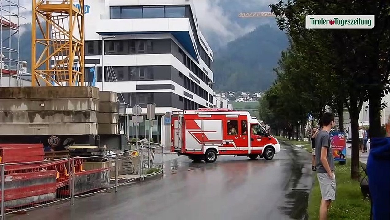 Großeinsatz bei Balkonbrand in Schwaz: