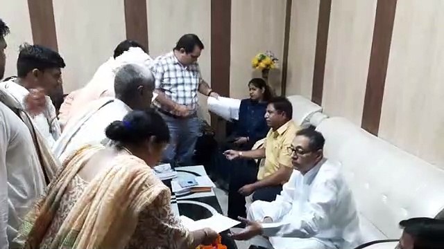 कैबिनेट मंत्री विश्वेंद्र सिंह ने अफसरों को लगाई लताड़