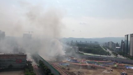 서울 방이동 아파트 공사 현장에서 불 / YTN