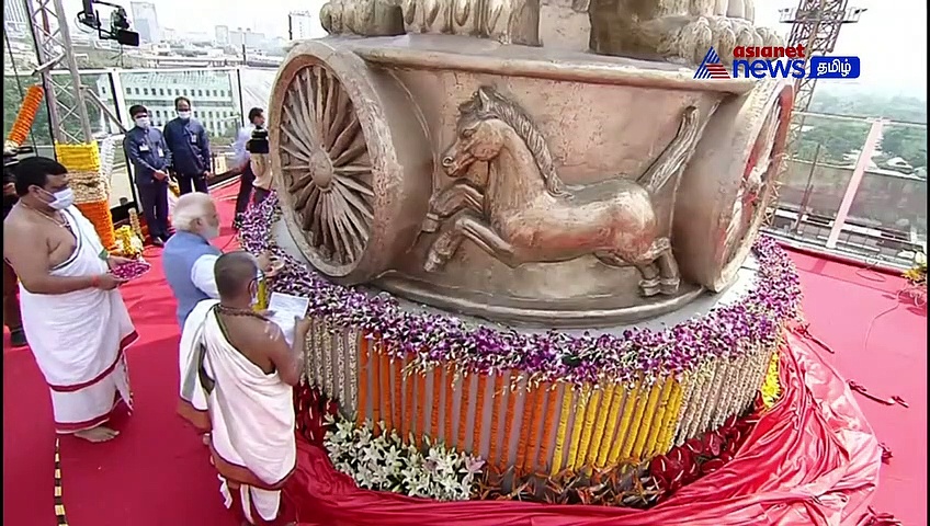 Watch : புதிய நாடாளுமன்ற கட்டிட மேற்கூரையில் 20 அடி உயர தேசிய சின்னம் அமைப்பு! - பிரதமர் மோடி திறப்பு!