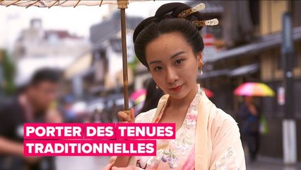 Faire ses courses en tenues traditionnelles
