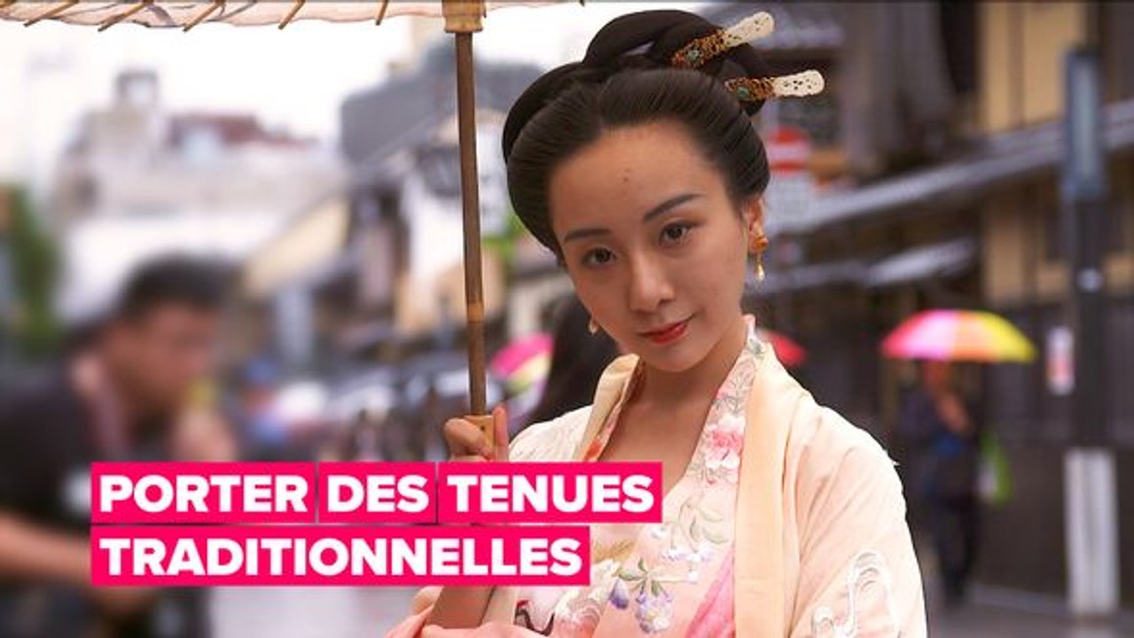 Faire ses courses en tenues traditionnelles