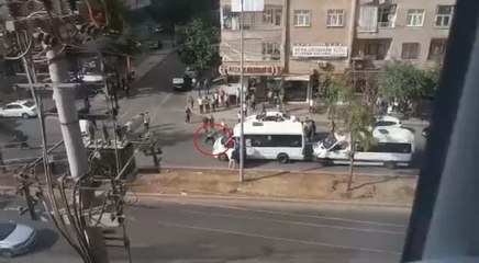 MİNİBÜS ŞOFÖRLERİNİN KAVGASI KAMERADA