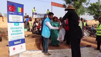 TDV, Kurban Bayramı'nda Malili muhtaçların yüzünü güldürdü (1)