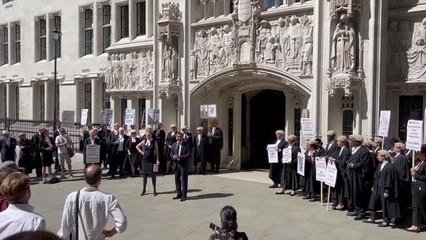 İngiltere'de ceza avukatlarının grevi sürüyor