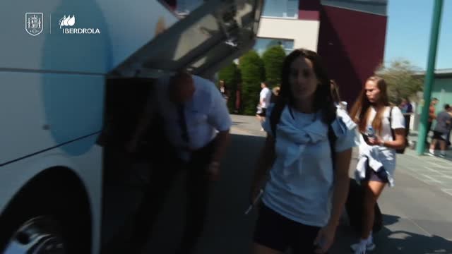 La selección española femenina ya está en Brentford para jugar contra Alemania