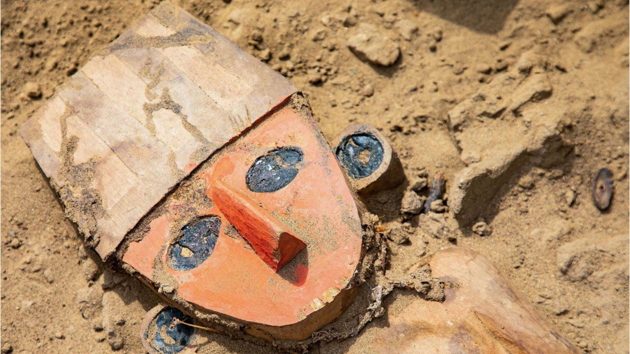 Perfectly preserved ancient wooden sculpture discovered in Peru