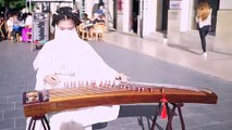 古箏：「不裝了～我直接在法國街頭《愛你》」喲！Chinese Instruments Guzheng Cover_ 碰碰彭碰彭Jingxuan_HD