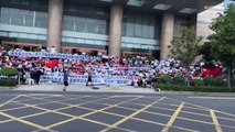 Cina: la polizia si oppone alle proteste di piazza contro le truffe bancarie